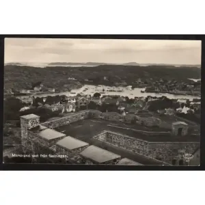 Pengarna tillbaka Marstrand sett från fästningen, Skrivet - KV 7